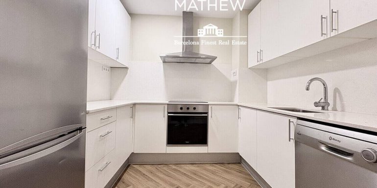 exclusiva-residencia-a-estrenar-en-venta-frente-al-port-vell-con-rooftop-premium-y-esencia-historica-cocina-2