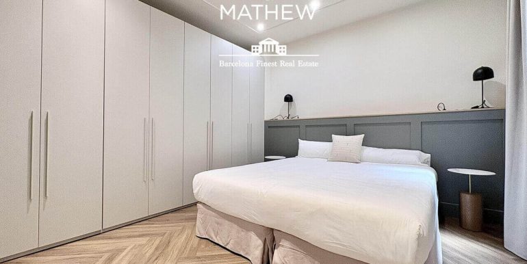 exclusiva-residencia-a-estrenar-en-venta-frente-al-port-vell-con-rooftop-premium-y-esencia-historica-habitacion-1
