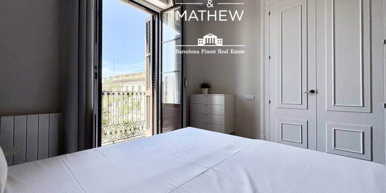 exclusiva-residencia-a-estrenar-en-venta-frente-al-port-vell-con-rooftop-premium-y-esencia-historica-habitacion-13