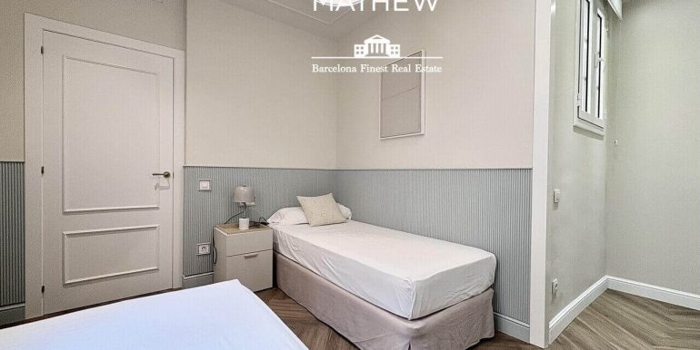exclusiva-residencia-a-estrenar-en-venta-frente-al-port-vell-con-rooftop-premium-y-esencia-historica-habitacion-8