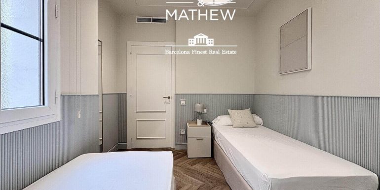exclusiva-residencia-a-estrenar-en-venta-frente-al-port-vell-con-rooftop-premium-y-esencia-historica-habitacion-9
