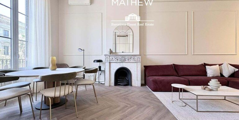 exclusiva-residencia-de-diseno-en-venta-frente-al-port-vell-con-rooftop-historia-y-elegancia-contemporanea-salon-5