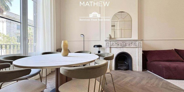 exclusiva-residencia-de-diseno-en-venta-frente-al-port-vell-con-rooftop-historia-y-elegancia-contemporanea-salon-6