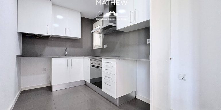 exclusivo-atico-en-venta-con-solarium-privado-en-el-corazon-del-quadrat-dor-cocina-2