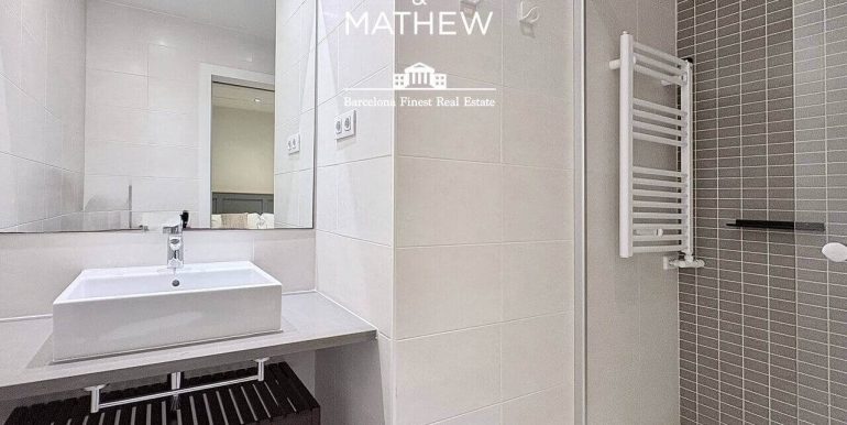 exclusivo-piso-de-diseno-en-venta-a-estrenar-con-tres-habitaciones-frente-al-port-vell-bano-2