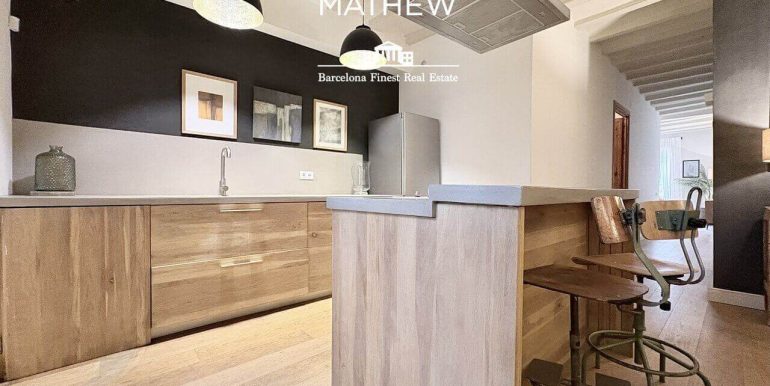 exclusivo-piso-en-venta-reformado-a-estrenar-en-el-corazon-del-barrio-gotico-cocina-1