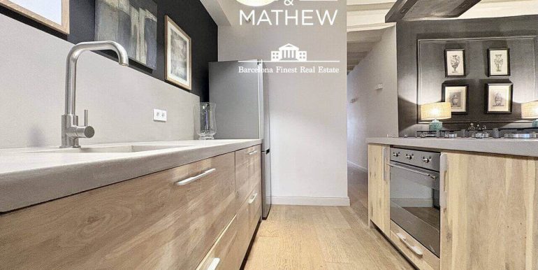exclusivo-piso-en-venta-reformado-a-estrenar-en-el-corazon-del-barrio-gotico-cocina-3