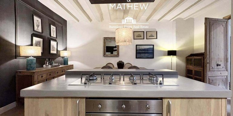 exclusivo-piso-en-venta-reformado-a-estrenar-en-el-corazon-del-barrio-gotico-cocina-4