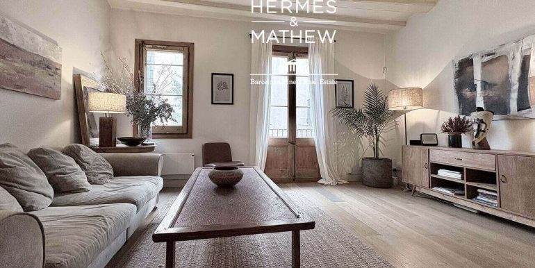 exclusivo-piso-en-venta-reformado-a-estrenar-en-el-corazon-del-barrio-gotico-salon-6