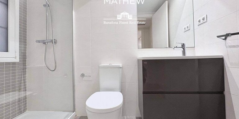 magnifico-piso-en-venta-con-una-habitacion-a-estrenar-frente-al-port-vell-bano-1