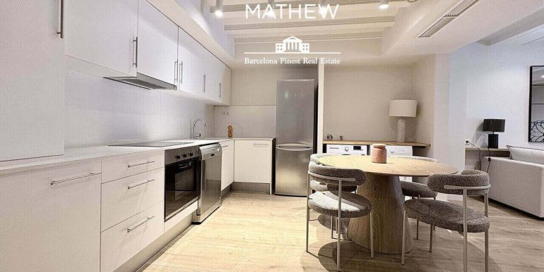 magnifico-piso-en-venta-con-una-habitacion-a-estrenar-frente-al-port-vell-cocina-1
