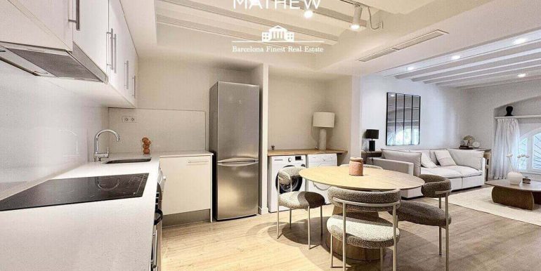magnifico-piso-en-venta-con-una-habitacion-a-estrenar-frente-al-port-vell-cocina-2