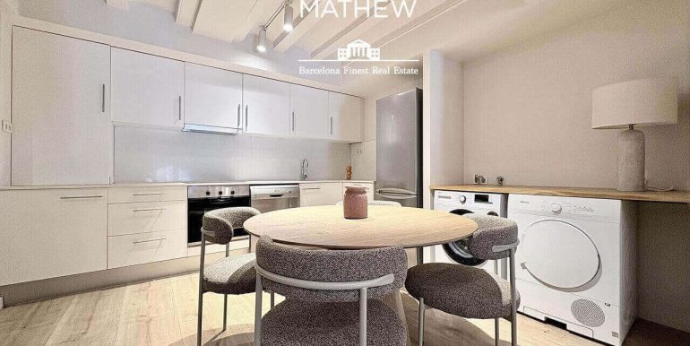 magnifico-piso-en-venta-con-una-habitacion-a-estrenar-frente-al-port-vell-cocina-5