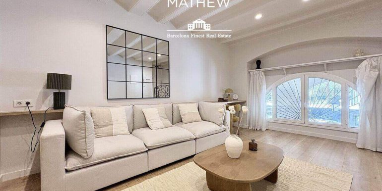 magnifico-piso-en-venta-con-una-habitacion-a-estrenar-frente-al-port-vell-salon-2