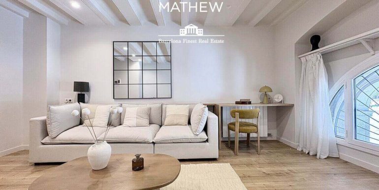 magnifico-piso-en-venta-con-una-habitacion-a-estrenar-frente-al-port-vell-salon-3