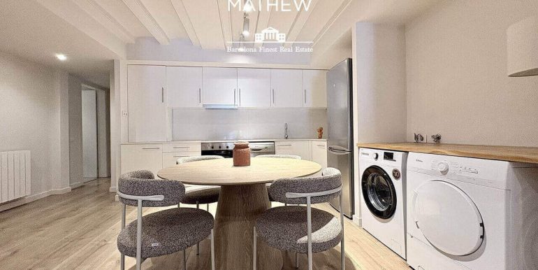magnifico-piso-en-venta-con-una-habitacion-a-estrenar-frente-al-port-vell-salon-6