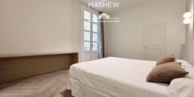 piso-exclusivo-en-venta-frente-al-port-vell-con-rooftop-piscina-y-diseno-a-estrenar-en-enclave-privilegiado-habitacion-10