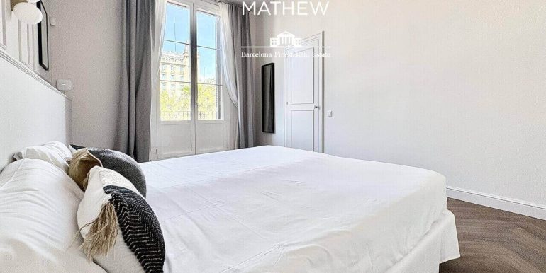 piso-exclusivo-en-venta-frente-al-port-vell-con-rooftop-piscina-y-diseno-a-estrenar-en-enclave-privilegiado-habitacion-4