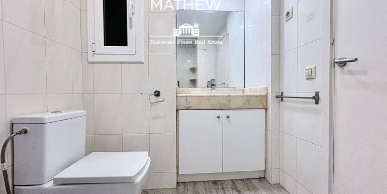 piso-en-venta-alto-exterior-y-banado-por-el -sol-en-el-corazon -el-eixample-con-parking-opcional-bano-2