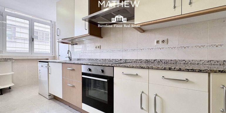 piso-en-venta-alto-exterior-y-banado-por-el -sol-en-el-corazon -el-eixample-con-parking-opcional-cocina-7