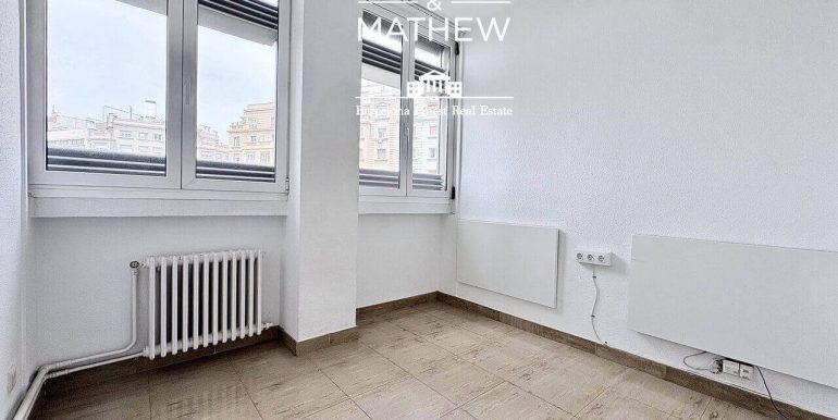 piso-en-venta-alto-exterior-y-banado-por-el -sol-en-el-corazon -el-eixample-con-parking-opcional-habitacion-7