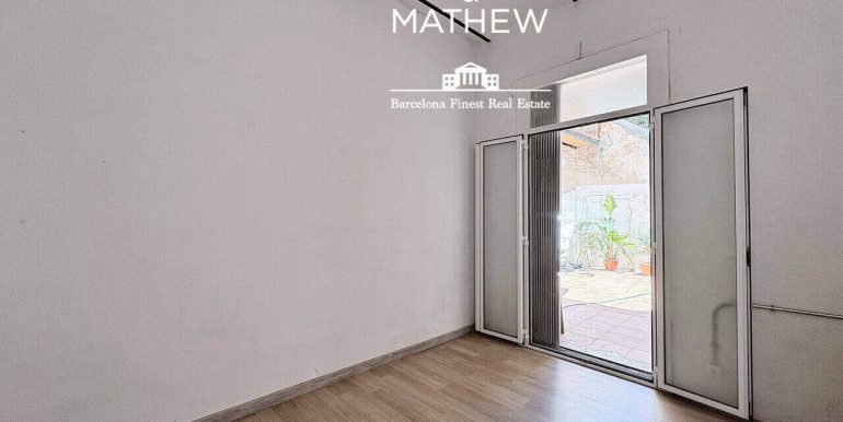 piso-en-venta-con-terraza-de-35-m2- y-gran-potencial-de-reforma-junto-als-jardins-del-turo-del-putxet-habitacion-4