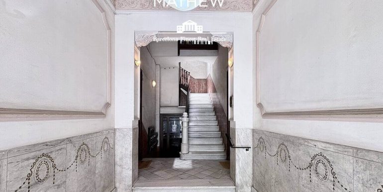 piso-en-venta-con-terraza-de-35-m2- y-gran-potencial-de-reforma-junto-als-jardins-del-turo-del-putxet-zonas-comunes-2