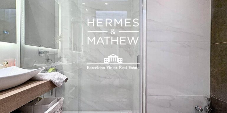 piso-en-venta-junto-a-placa-universitat-146m2-construidos-gran-balcon-soleado-4-habitaciones-y-parking-opcional-bano-3