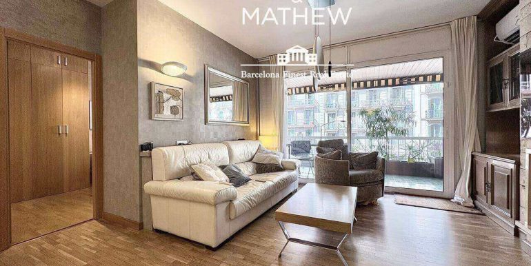 piso-en-venta-junto-a-placa-universitat-146m2-construidos-gran-balcon-soleado-4-habitaciones-y-parking-opcional-salon-2
