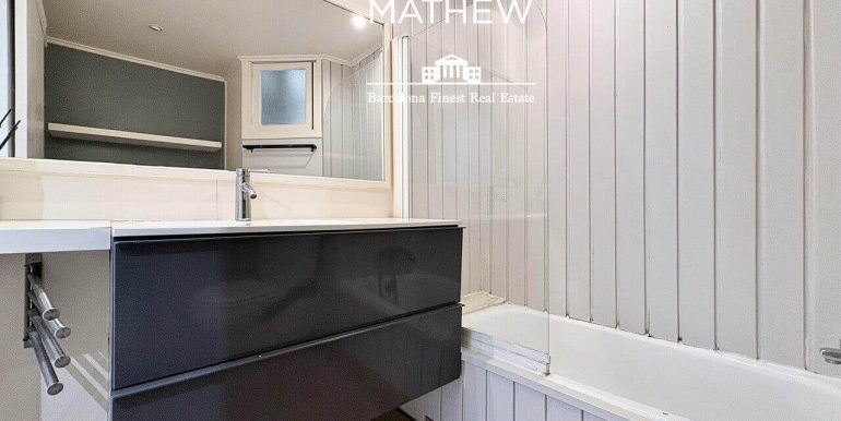 exclusivo-atico-en-venta-a-reformar-en-la-zona-alta-de-barcelona-bano-2