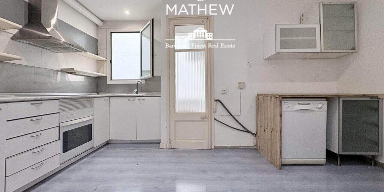 exclusivo-atico-en-venta-a-reformar-en-la-zona-alta-de-barcelona-cocina-1