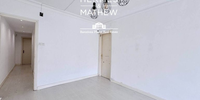 exclusivo-atico-en-venta-a-reformar-en-la-zona-alta-de-barcelona-salon-10