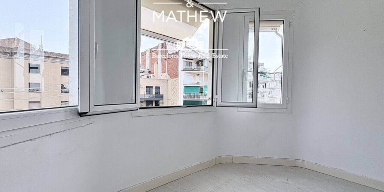 exclusivo-atico-en-venta-a-reformar-en-la-zona-alta-de-barcelona-salon-7