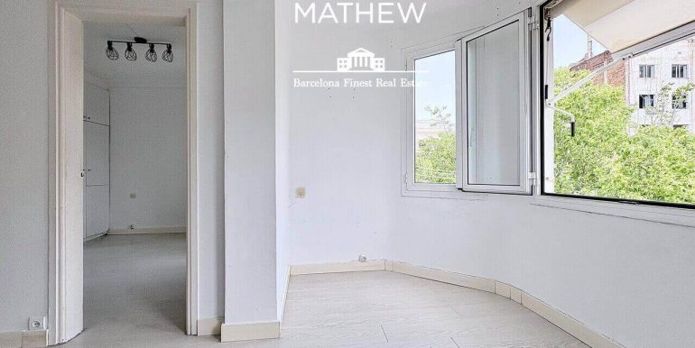 exclusivo-atico-en-venta-a-reformar-en-la-zona-alta-de-barcelona-salon-8