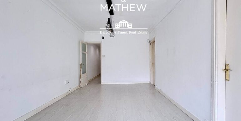 exclusivo-atico-en-venta-a-reformar-en-la-zona-alta-de-barcelona-salon-9
