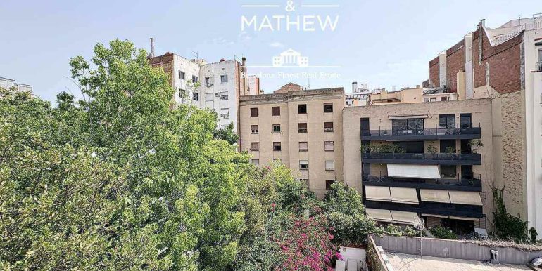exclusivo-atico-en-venta-a-reformar-en-la-zona-alta-de-barcelona-vistas-1