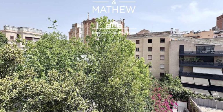 exclusivo-atico-en-venta-a-reformar-en-la-zona-alta-de-barcelona-vistas-5