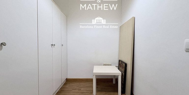 piso-de-dos-habitaciones-en-venta-junto-al-mercat-de-sant-antoni-habitacion-5