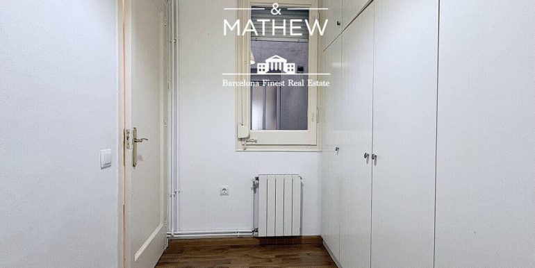 piso-de-dos-habitaciones-en-venta-junto-al-mercat-de-sant-antoni-habitacion-6