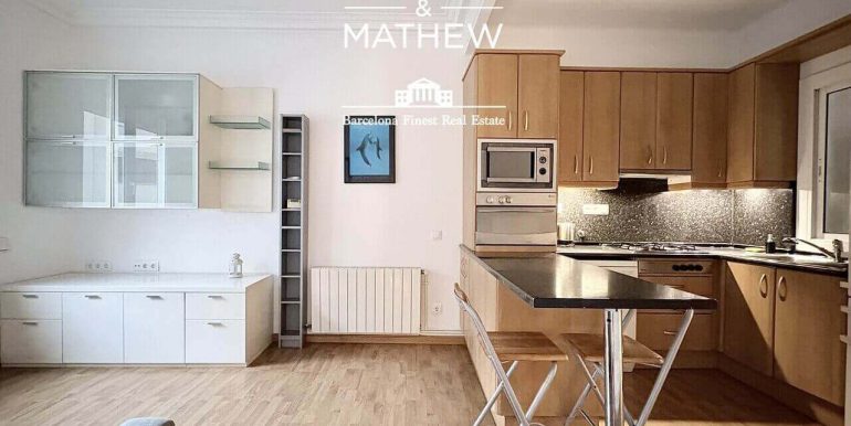 piso-de-dos-habitaciones-en-venta-junto-al-mercat-de-sant-antoni-salon-2