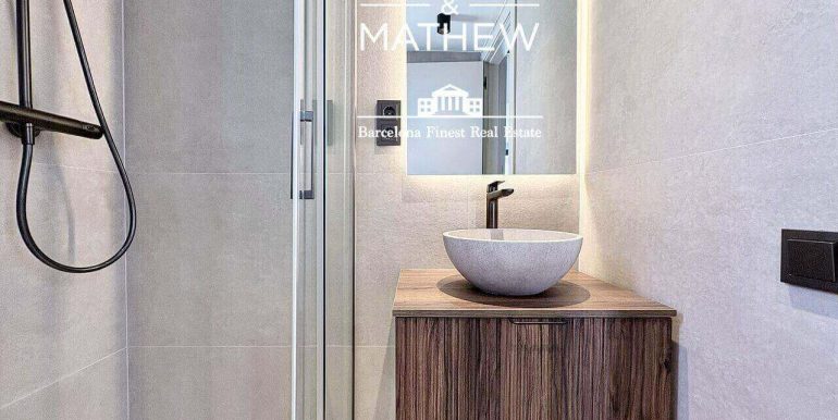 atico-de-lujo-a-estrenar-en-venta-con-terraza-y-rooftop-privado-en-el-quadrat-dor-bano-4