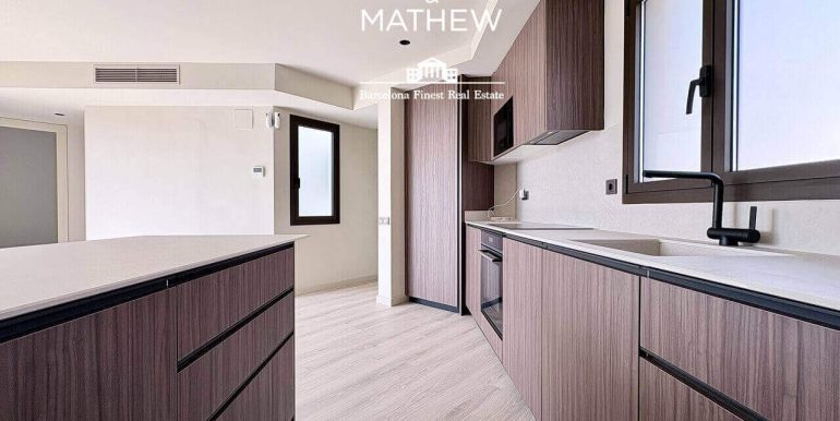 atico-de-lujo-a-estrenar-en-venta-con-terraza-y-rooftop-privado-en-el-quadrat-dor-y-con-vistas-a-la-sagrada-familia-cocina-5