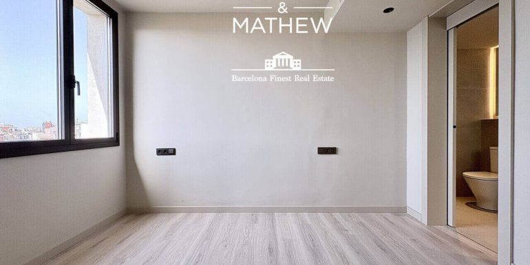 atico-de-lujo-a-estrenar-en-venta-con-terraza-y-rooftop-privado-en-el-quadrat-dor-y-con-vistas-a-la-sagrada-familia-habitacion-2