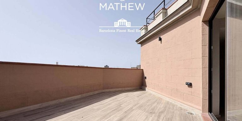 atico-de-lujo-a-estrenar-en-venta-con-terraza-y-rooftop-privado-en-el-quadrat-dor-y-con-vistas-a-la-sagrada-familia-terraza-5