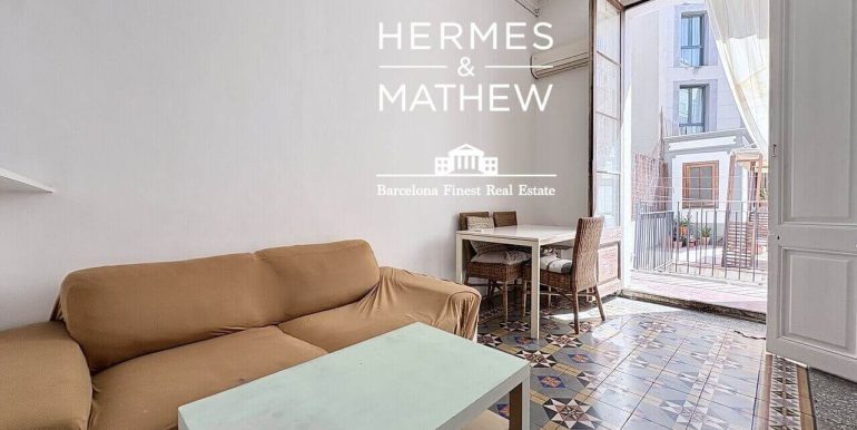 piso-en-venta-con-terraza-privada-en-el-corazon-de-sant-antoni-comedor-1