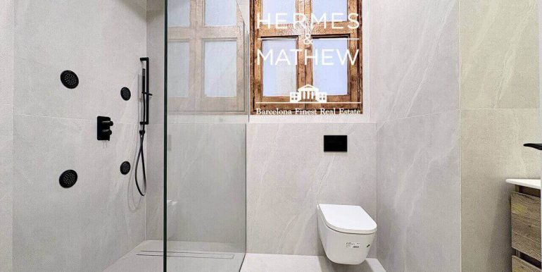 piso-en-venta-junto-a-placa-catalunya -diseño-contemporaneo-y-esencia-historica-bano-1