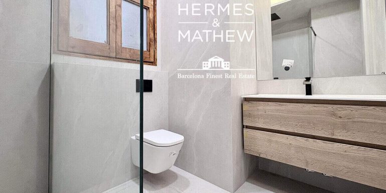 piso-en-venta-junto-a-placa-catalunya -diseño-contemporaneo-y-esencia-historica-bano-4