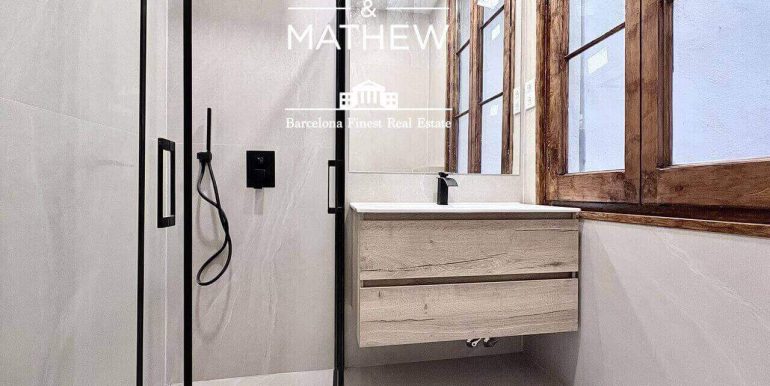 piso-en-venta-junto-a-placa-catalunya -diseño-contemporaneo-y-esencia-historica-bano-6