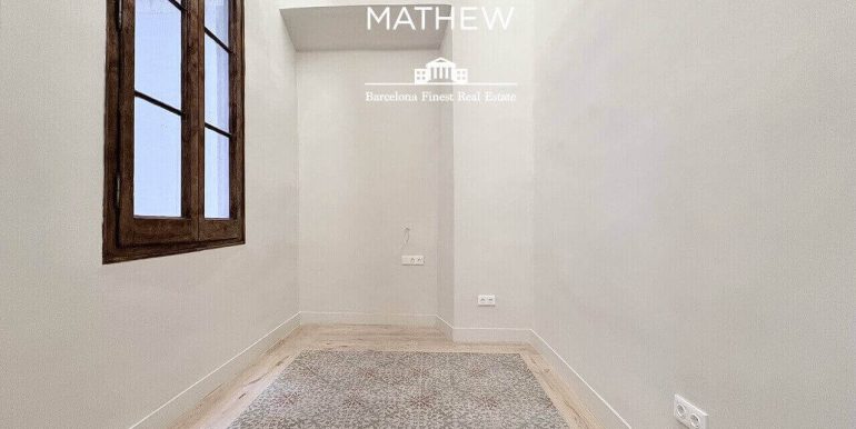 piso-en-venta-junto-a-placa-catalunya -diseño-contemporaneo-y-esencia-historica-habitacion-6