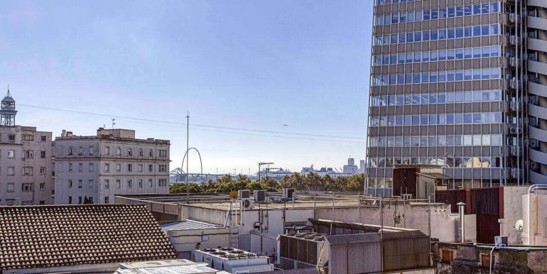 exclusivo-piso-en-venta-en-calle-santa-monica-diseno-y-esencia-arquitectonica-en-el-corazon-de-barcelona-vistas-2